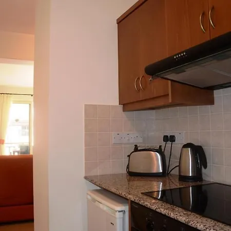 Apartment With Shower E3, Full Kitchen, Poolside, Free Wifi Peyia