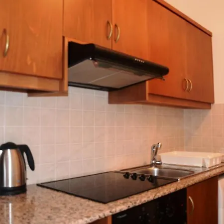 With Shower E3, Full Kitchen, Poolside, Free Wifi *