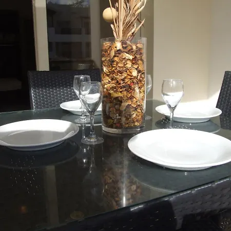 With Shower E3, Full Kitchen, Poolside, Free Wifi Peyia