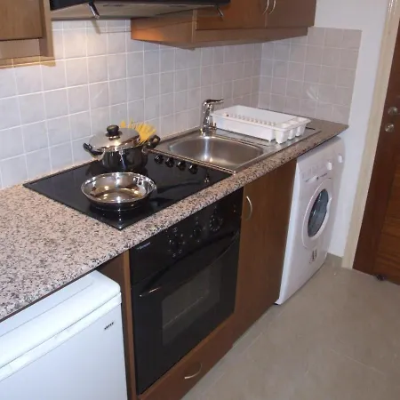 Apartment With Shower E3, Full Kitchen, Poolside, Free Wifi Peyia
