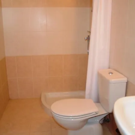 With Shower E3, Full Kitchen, Poolside, Free Wifi *