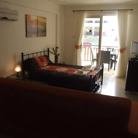 Apartment With Shower E3, Full Kitchen, Poolside, Free Wifi