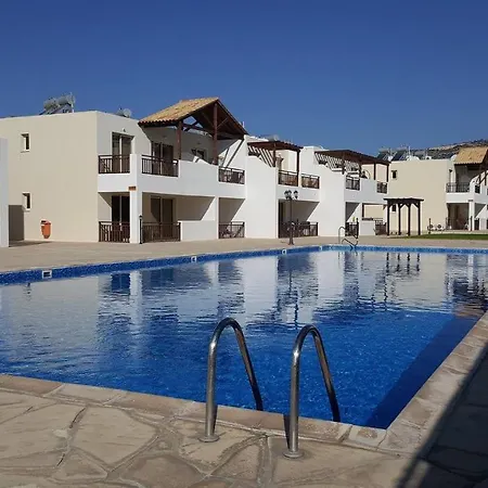 With Shower E3, Full Kitchen, Poolside, Free Wifi *