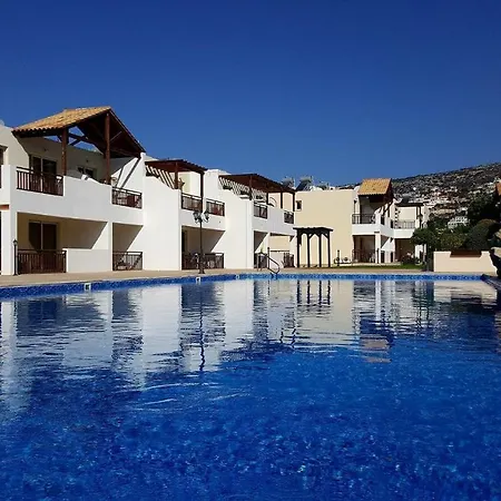 With Shower E3, Full Kitchen, Poolside, Free Wifi *