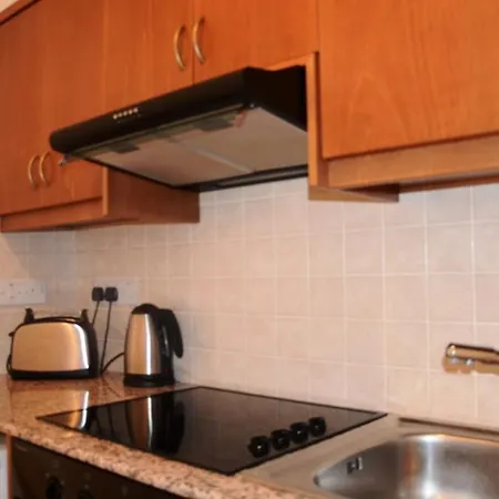 With Shower E3, Full Kitchen, Poolside, Free Wifi *