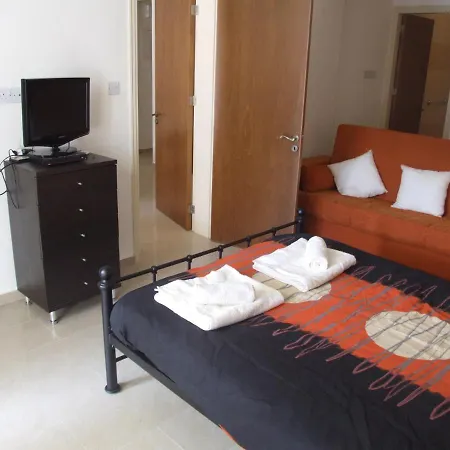 With Shower E3, Full Kitchen, Poolside, Free Wifi Apartment Peyia