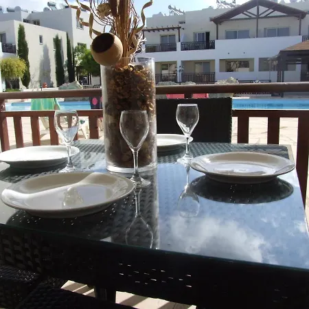 With Shower E3, Full Kitchen, Poolside, Free Wifi Apartment Peyia
