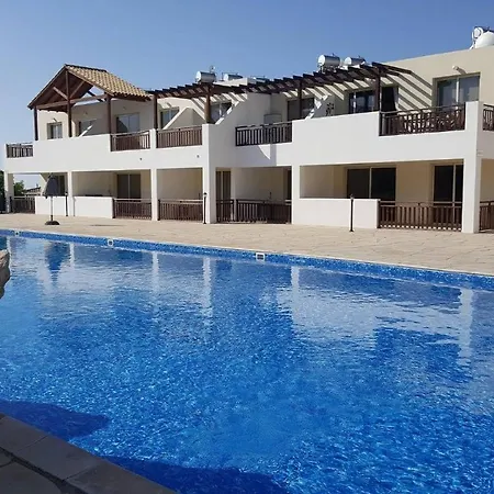 With Shower E3, Full Kitchen, Poolside, Free Wifi *