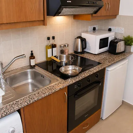 With Shower E3, Full Kitchen, Poolside, Free Wifi *