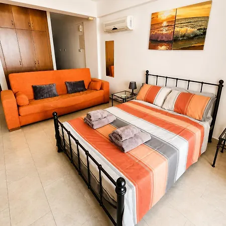 With Shower E3, Full Kitchen, Poolside, Free Wifi