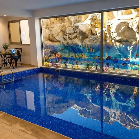 With Shower E3, Full Kitchen, Poolside, Free Wifi Διαμέρισμα