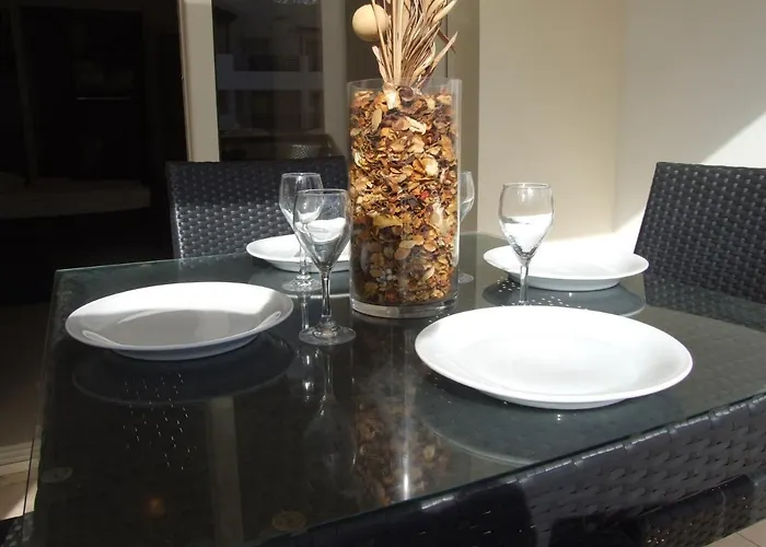 With Shower E3, Full Kitchen, Poolside, Free Wifi Peyia