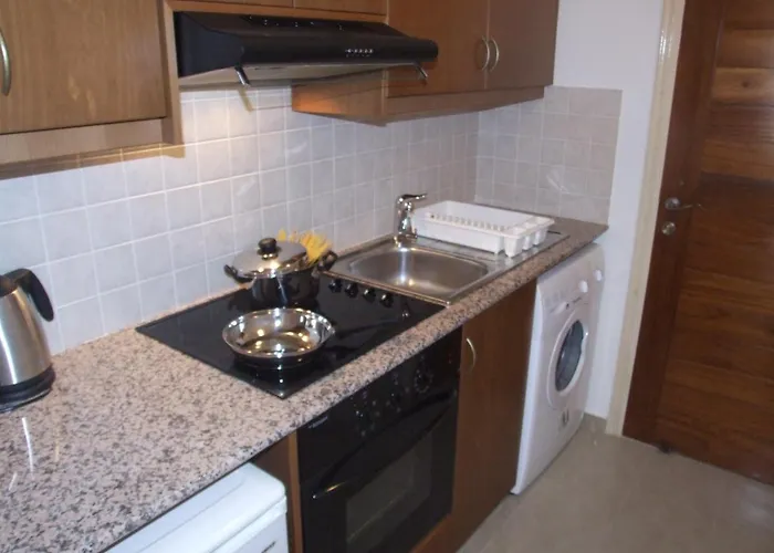 With Shower E3, Full Kitchen, Poolside, Free Wifi